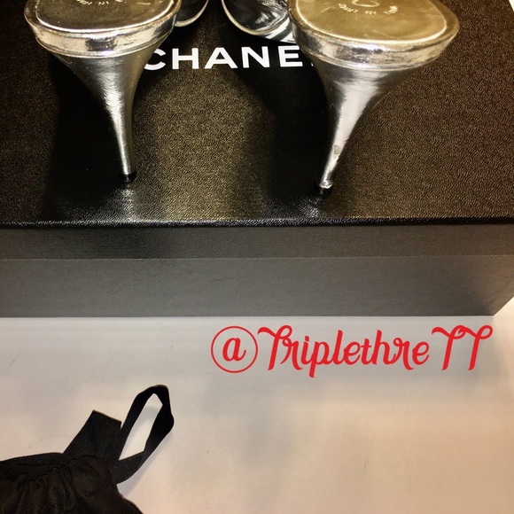 ❌❌SOLD❌❌SOLD.  Chanel Silver Mule Summer 201 - Picture 4 of 8